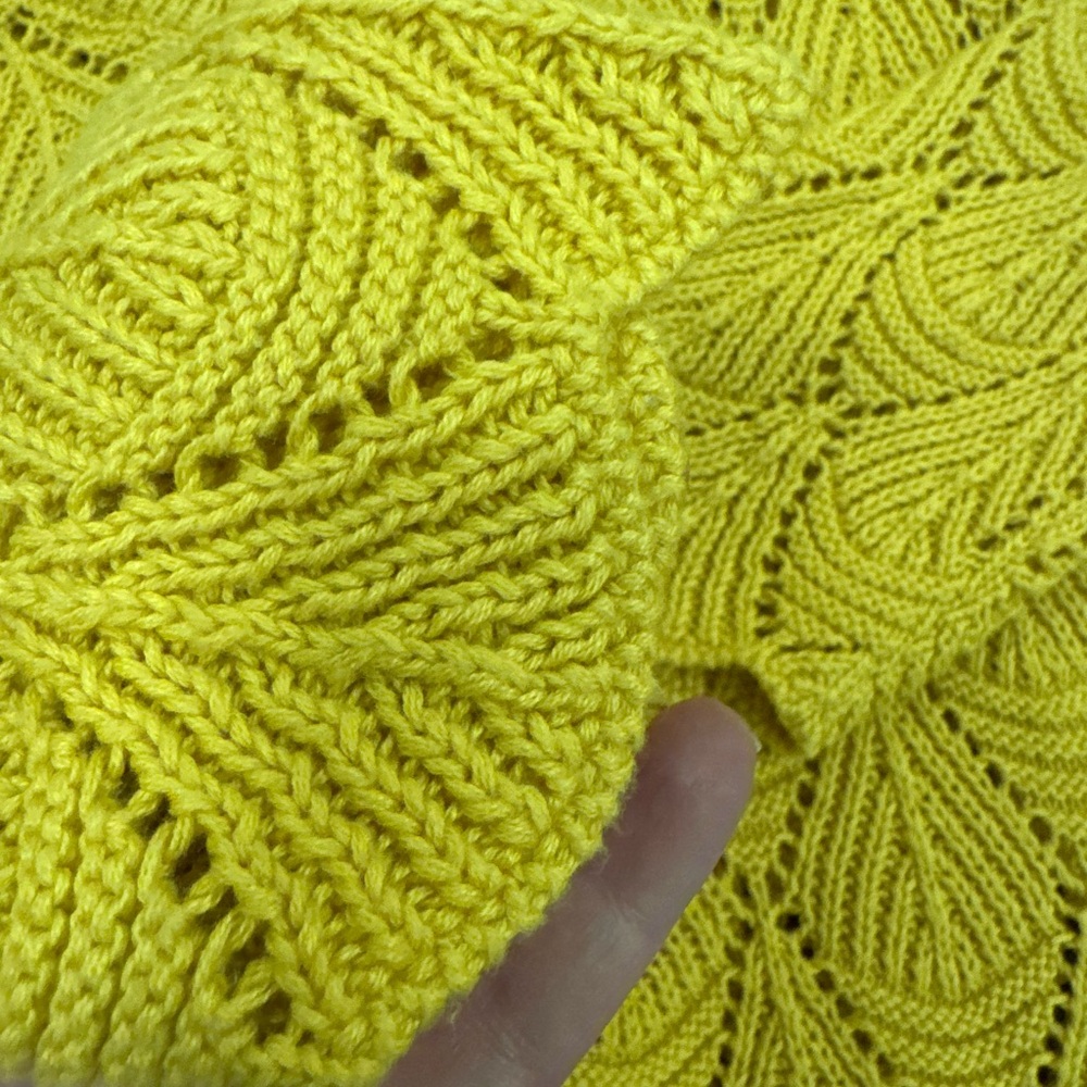 Yellow‎ V-Neck The Buckle Daytrip Women's Cotton Scalloped Sweater - XS/S - Picture 5 of 8